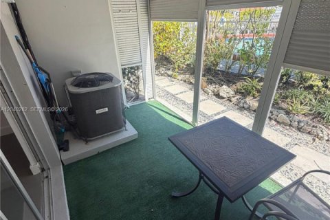 Condo in North Miami, Florida, 1 bedroom  № 2086616 - photo 24
