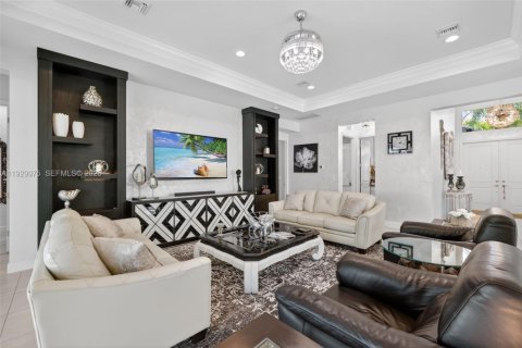 House in Port St. Lucie, Florida 3 bedrooms, 255.76 sq.m. № 1988646 - photo 9