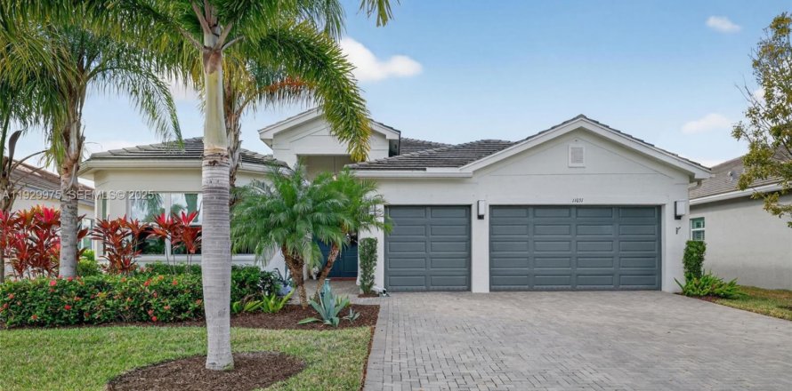 House in Port St. Lucie, Florida 3 bedrooms, 255.76 sq.m. № 1988646