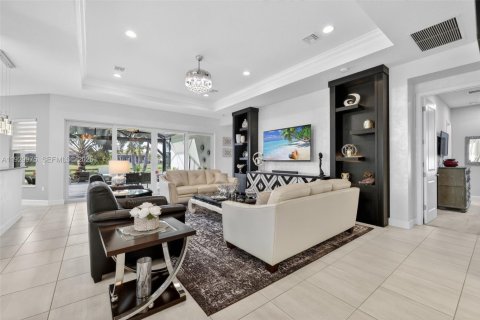 House in Port St. Lucie, Florida 3 bedrooms, 255.76 sq.m. № 1988646 - photo 7