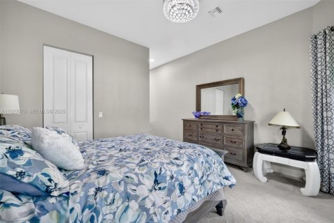 House in Port St. Lucie, Florida 3 bedrooms, 255.76 sq.m. № 1988646 - photo 30