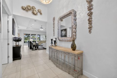 House in Port St. Lucie, Florida 3 bedrooms, 255.76 sq.m. № 1988646 - photo 5