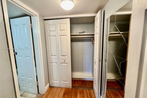 Copropriété à vendre à Hallandale Beach, Floride: 1 chambre, 34.47 m2 № 1823441 - photo 4