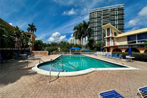 Copropriété à vendre à Hallandale Beach, Floride: 1 chambre, 34.47 m2 № 1823441 - photo 11