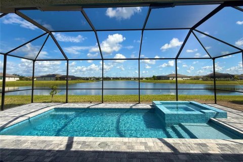 House in Port Charlotte, Florida 4 bedrooms, 205.96 sq.m. № 2356523 - photo 2