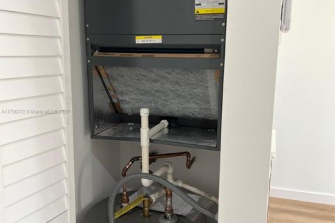 Appartement à louer à Miami, Floride: 2 chambres, 568.56 m2 № 1985302 - photo 2