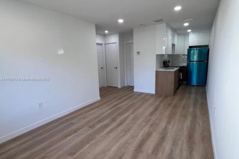 Appartement à louer à Miami, Floride: 2 chambres, 568.56 m2 № 1985302 - photo 1