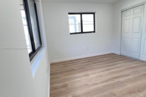 Appartement à louer à Miami, Floride: 2 chambres, 568.56 m2 № 1985302 - photo 9