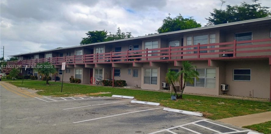 Condo in Lauderdale Lakes, Florida, 2 bedrooms № 1993981