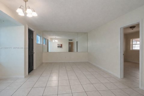 Copropriété à vendre à Lauderdale Lakes, Floride: 2 chambres, 90.12 m2 № 1993981 - photo 3