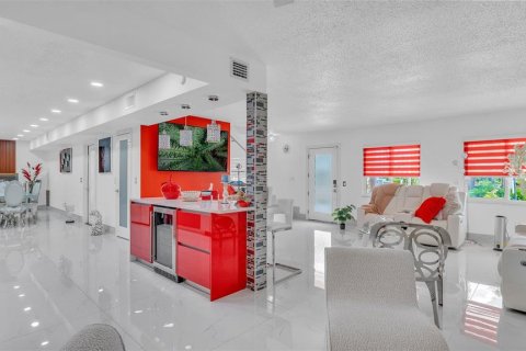 Casa en venta en Tampa, Florida, 5 dormitorios, 211.26 m2 № 2299814 - foto 6