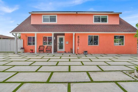 House in Tampa, Florida 5 bedrooms, 211.26 sq.m. № 2299814