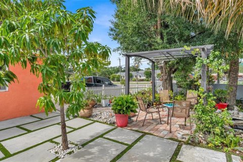Casa en venta en Tampa, Florida, 5 dormitorios, 211.26 m2 № 2299814 - foto 22