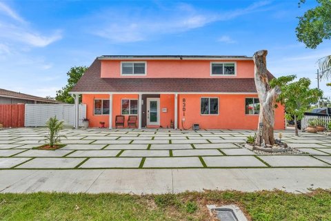 Casa en venta en Tampa, Florida, 5 dormitorios, 211.26 m2 № 2299814 - foto 3