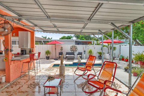 Casa en venta en Tampa, Florida, 5 dormitorios, 211.26 m2 № 2299814 - foto 25