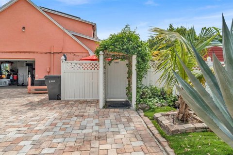 Casa en venta en Tampa, Florida, 5 dormitorios, 211.26 m2 № 2299814 - foto 23