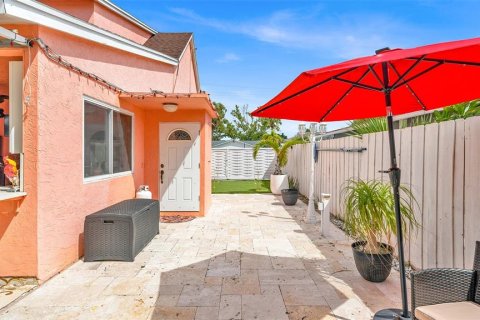 Casa en venta en Tampa, Florida, 5 dormitorios, 211.26 m2 № 2299814 - foto 30