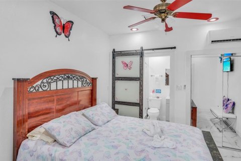 Casa en venta en Tampa, Florida, 5 dormitorios, 211.26 m2 № 2299814 - foto 13
