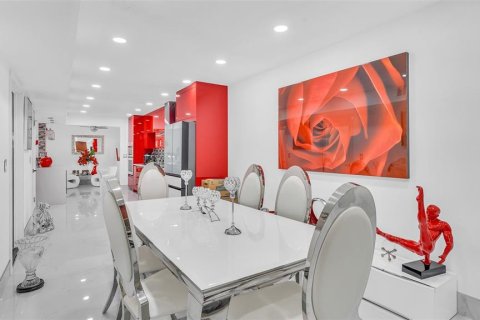 Casa en venta en Tampa, Florida, 5 dormitorios, 211.26 m2 № 2299814 - foto 12