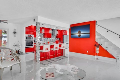 Casa en venta en Tampa, Florida, 5 dormitorios, 211.26 m2 № 2299814 - foto 5