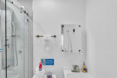 Casa en venta en Tampa, Florida, 5 dormitorios, 211.26 m2 № 2299814 - foto 11