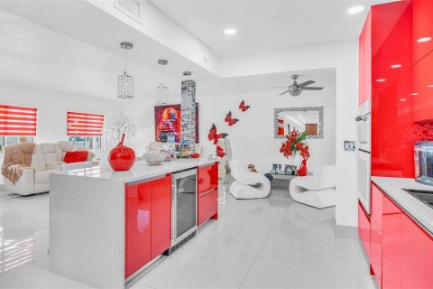 Casa en venta en Tampa, Florida, 5 dormitorios, 211.26 m2 № 2299814 - foto 8