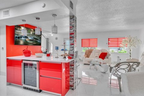 Casa en venta en Tampa, Florida, 5 dormitorios, 211.26 m2 № 2299814 - foto 9