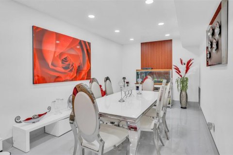 Casa en venta en Tampa, Florida, 5 dormitorios, 211.26 m2 № 2299814 - foto 16