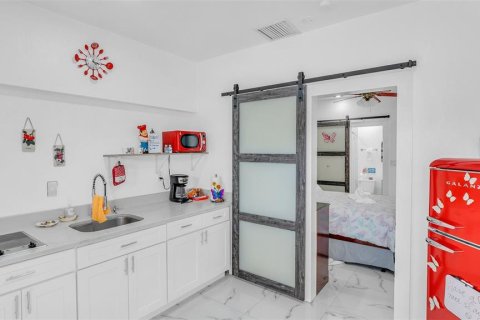 Casa en venta en Tampa, Florida, 5 dormitorios, 211.26 m2 № 2299814 - foto 21