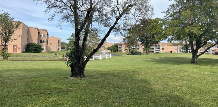 Condo in Sunrise, Florida, 2 bedrooms  № 991996