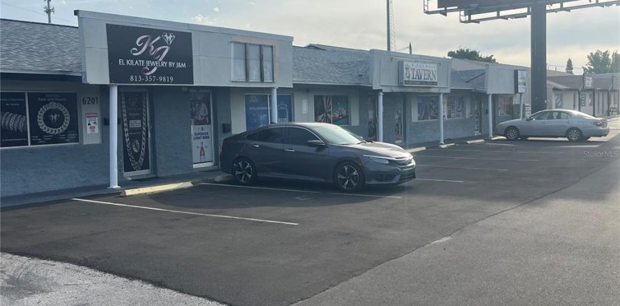 Commercial property in Port Richey, Florida 443.7 sq.m. № 2115444