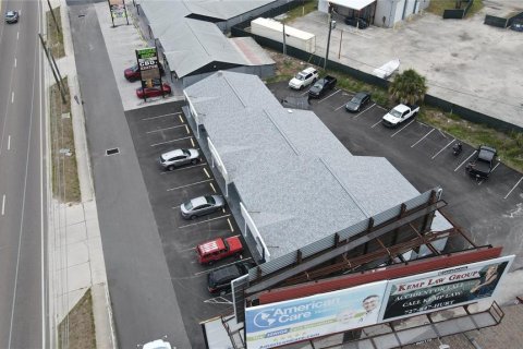 Commercial property in Port Richey, Florida 443.7 sq.m. № 2115444 - photo 9