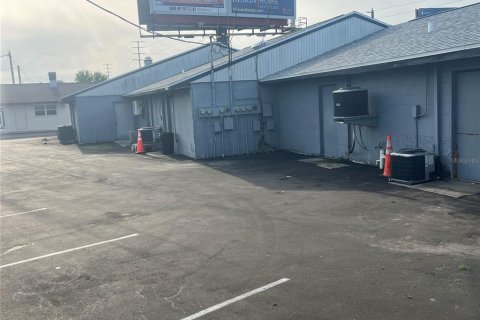 Commercial property in Port Richey, Florida 443.7 sq.m. № 2115444 - photo 4
