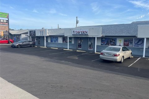 Commercial property in Port Richey, Florida 443.7 sq.m. № 2115444 - photo 2