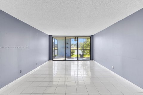 Купить кондоминиум в Уэстон, Флорида 2 спальни, 114.73м2, № 1972530 - фото 4