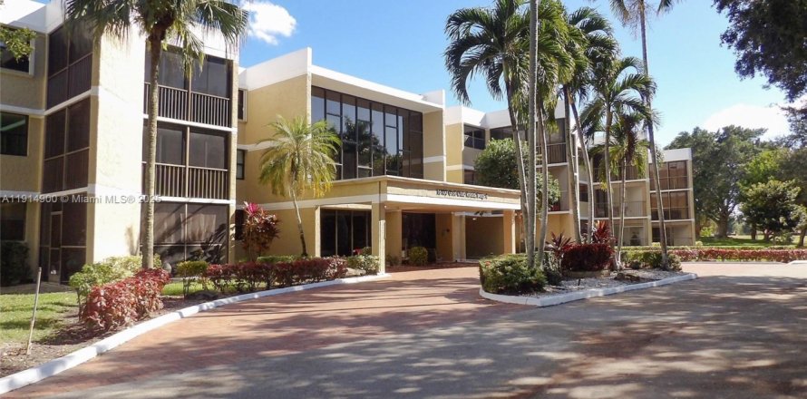 Кондоминиум с 2 спальнями в Уэстон, Флорида № 1972530