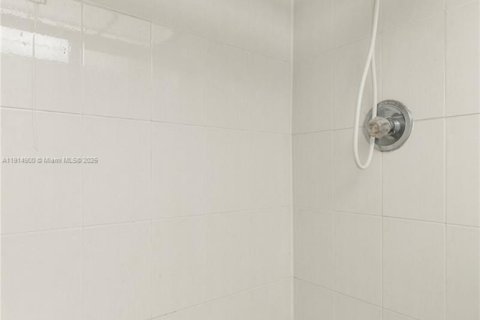 Купить кондоминиум в Уэстон, Флорида 2 спальни, 114.73м2, № 1972530 - фото 15