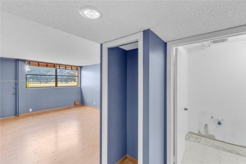 Купить кондоминиум в Уэстон, Флорида 2 спальни, 114.73м2, № 1972530 - фото 23