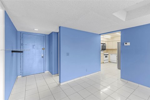 Купить кондоминиум в Уэстон, Флорида 2 спальни, 114.73м2, № 1972530 - фото 7