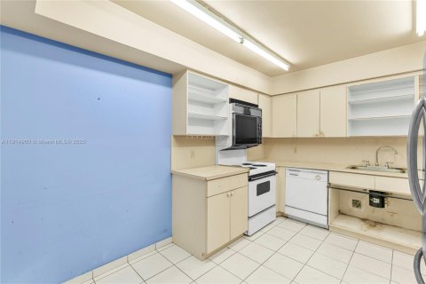 Купить кондоминиум в Уэстон, Флорида 2 спальни, 114.73м2, № 1972530 - фото 8