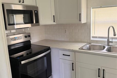 Apartment in Lady Lake, Florida 2 bedrooms, 62.43 sq.m. № 2378321 - photo 2