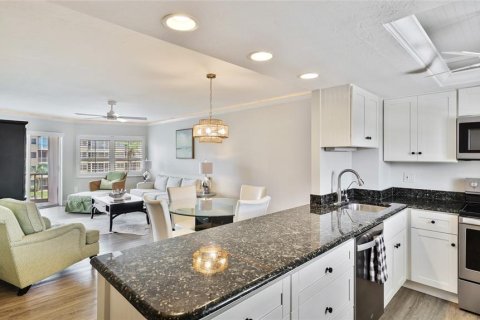 Condo in Sarasota, Florida, 2 bedrooms  № 1804038 - photo 4