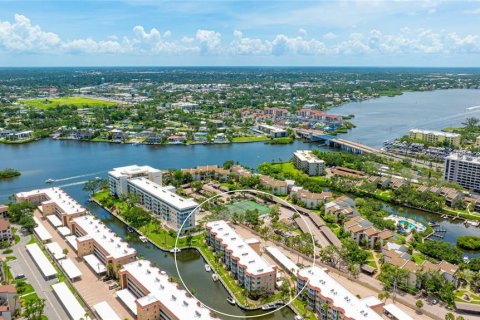 Condo in Sarasota, Florida, 2 bedrooms  № 1804038 - photo 3