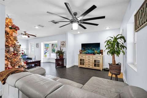 Купить виллу или дом в Майами, Флорида 3 спальни, 158.58м2, № 1991013 - фото 18