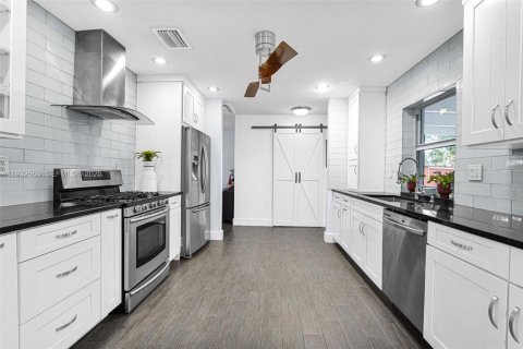 Купить виллу или дом в Майами, Флорида 3 спальни, 158.58м2, № 1991013 - фото 24