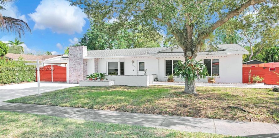 Дом в Майами, Флорида 3 спальни, 158.58м2 № 1991013