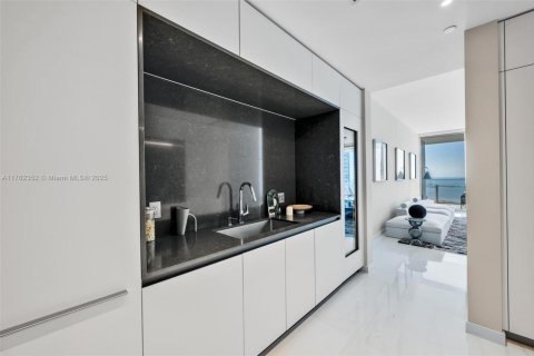 Купить кондоминиум в Майами, Флорида 3 спальни, 285.95м2, № 1707581 - фото 11