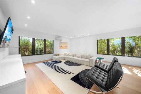 Casa en venta en Miami Beach, Florida, 4 dormitorios, 346.25 m2 № 1973625 - foto 4