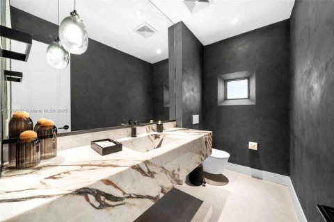 Casa en venta en Miami Beach, Florida, 4 dormitorios, 346.25 m2 № 1973625 - foto 18
