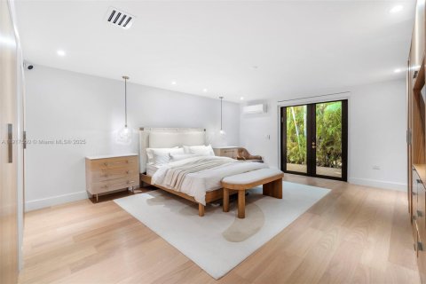 Casa en venta en Miami Beach, Florida, 4 dormitorios, 346.25 m2 № 1973625 - foto 9